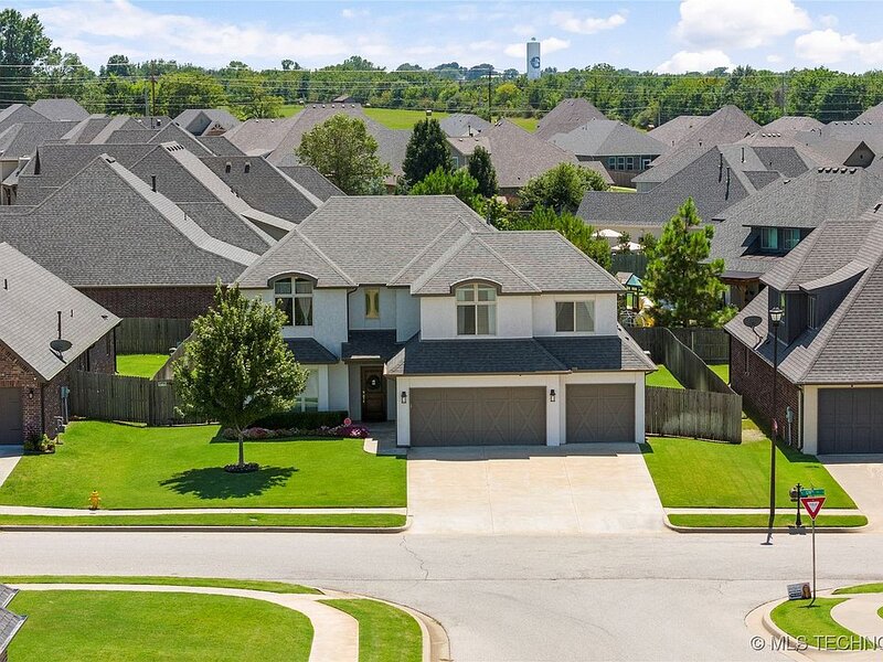 Tree-lined streets and family homes in Jenks